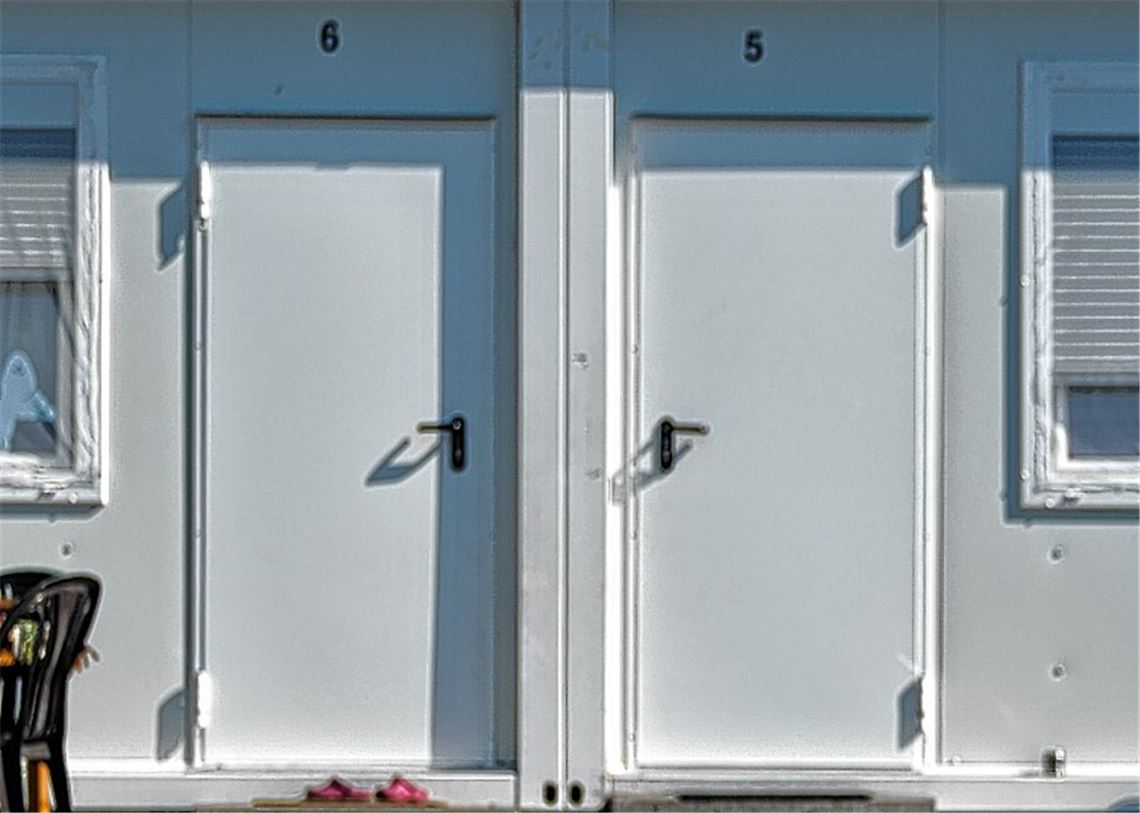 Dass sich bei der Suche nach Wohnungen für Flüchtlinge Türen öffnen mögen, hoffen die Verantwortlichen im Landratsamt.