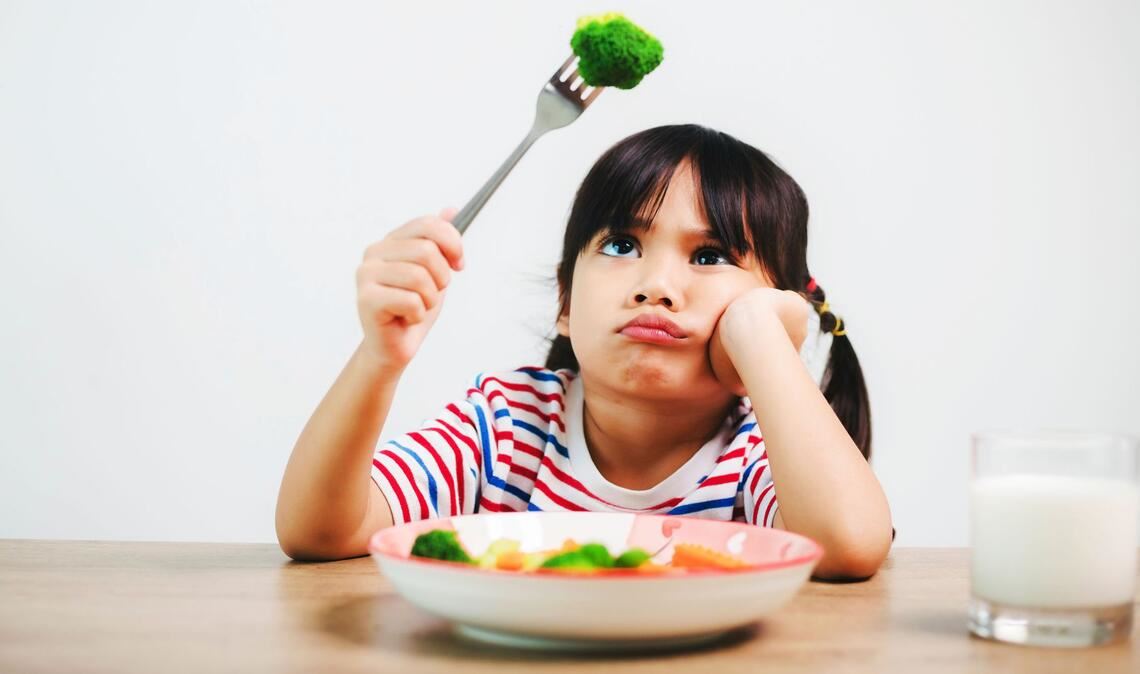 Dass sie etwas essen sollen, weil es gesund ist, kommt bei Kindern meist nicht gut an.