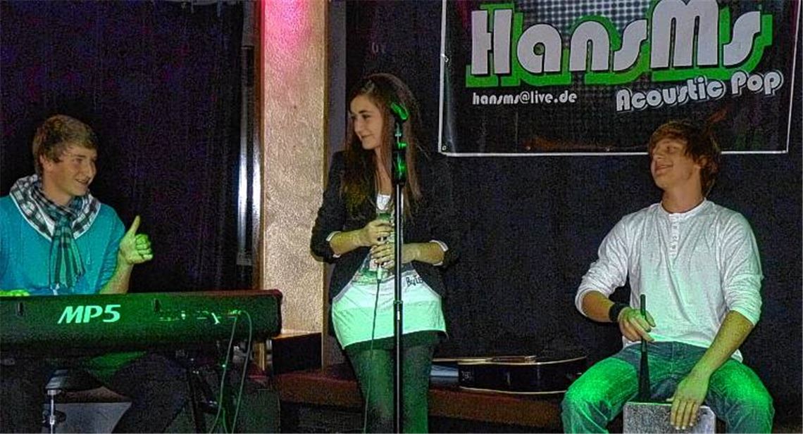 Daumen hoch: Seit dem Erfolg im Fernsehen sind HansMS bundesweit bekannt – aber die Schar der kreischenden Fans hält sich in Grenzen.