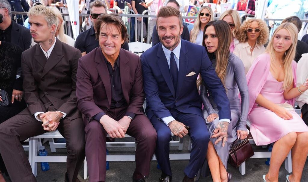 David Beckham erhielt einen Stern auf dem berühmten "Walk Of Fame" in Hollywood. Mit dabei: Sohn Romeo, Filmstar Tom Cruise, Ehefrau Victoria und Tochter Harper Seven.