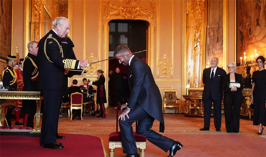 David Beckham wurde zum Ritter geschlagen.