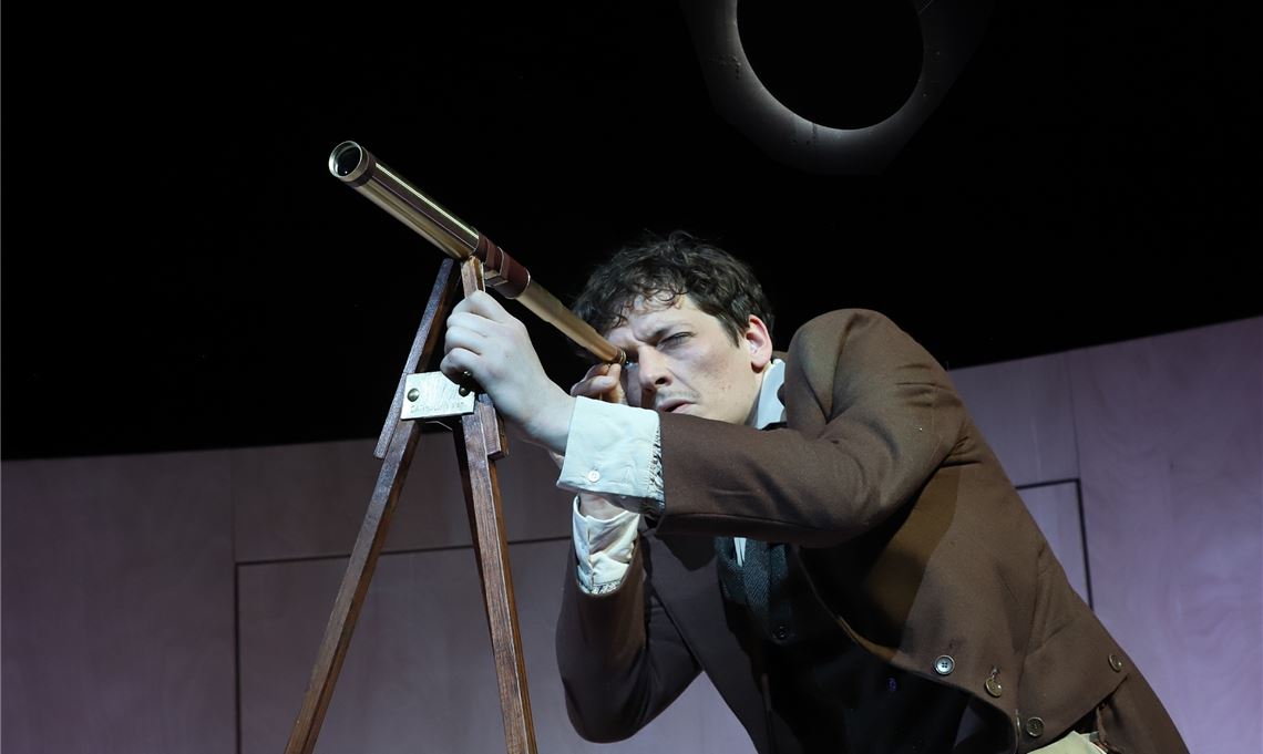 Zwei Geistesgrößen und ihr Horizont David Meyer als Carl Friedrich Gauß. Foto: Theater Pforzheim