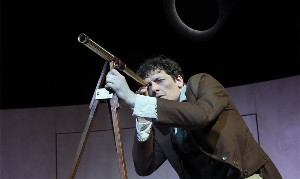 David Meyer als Carl Friedrich Gauß. Foto: Theater Pforzheim