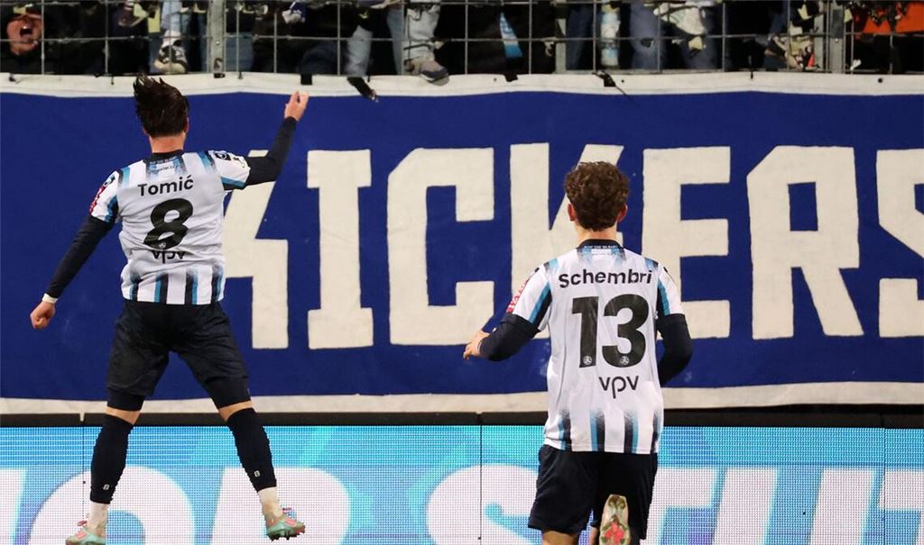 David Tomic bejubelt sein Traumtor gegen den SGV Freiberg.