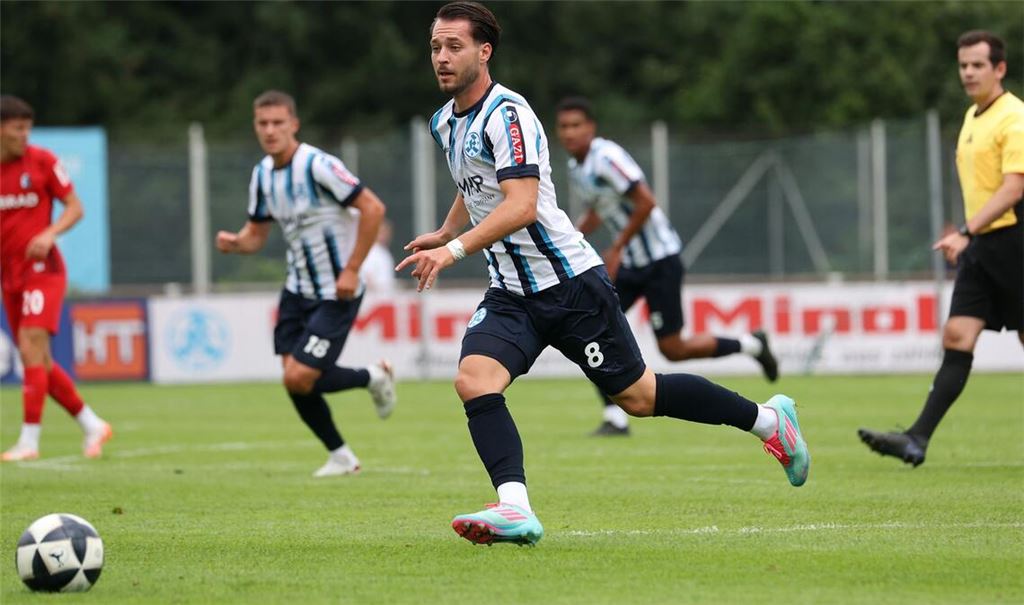 David Tomic kurbelt das Kickers-Spiel aus dem Mittelfeld an.