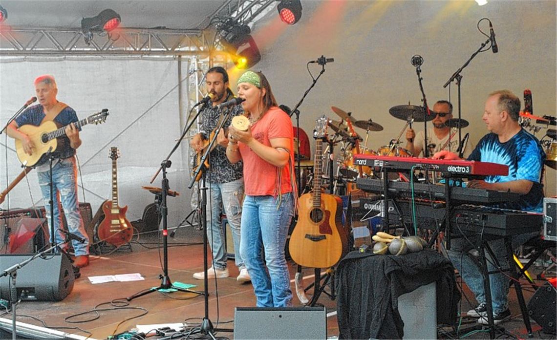 Santanas Rhythmen in der Burgruine