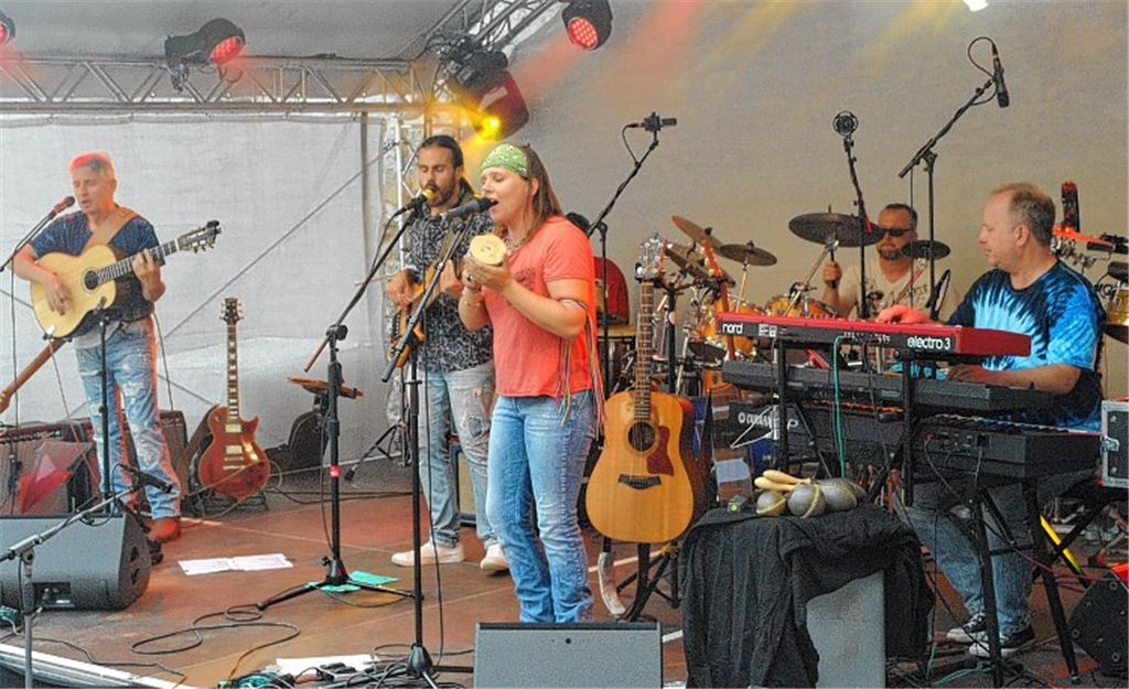 Santanas Rhythmen in der Burgruine