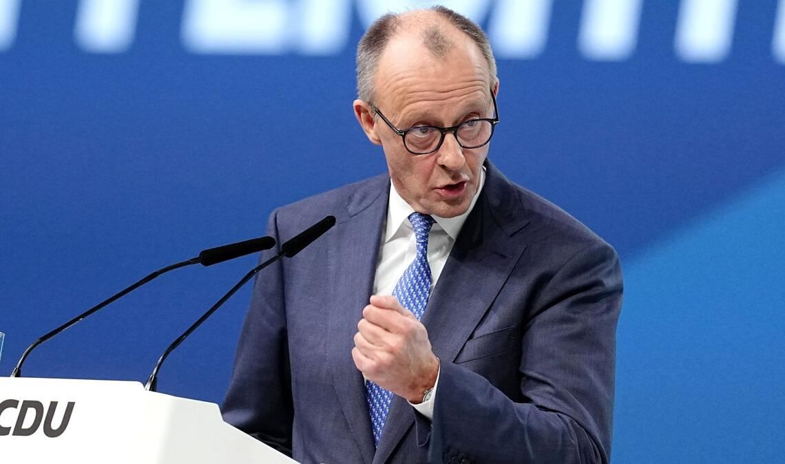 Debatten um den Sozialstaat und die Arbeitszeit bestimmen auch den Bundesparteitag in Stuttgart.