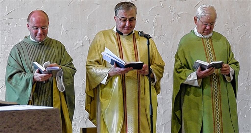 Dekan Claus Schmidt (v.li.), Pater Tadeusz Mazur und Pater Dr. Romuald Skowronek.