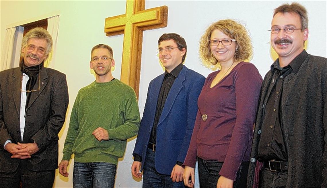Dekan Ulf van Luijk (v.li.), Pfarrer Martin Merdes, Vikar Simon Rienitz, Vikarin Sabine Schmalzhaf, Pfarrer Matthias Back. 