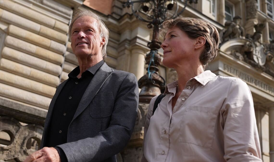 Delling und Block auf dem Weg ins Gericht.