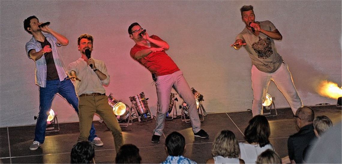 „Delta Q“ singt nicht nur a-cappella, sondern bietet auch eine gute Show. Foto: Filitz