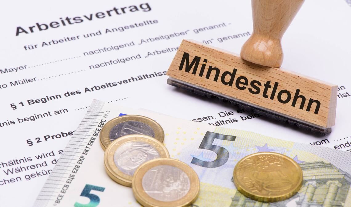 Dem Bundesarbeitsministerium zufolge sollen von der Anhebung rund sechs Millionen Arbeitnehmer profitieren (Symbolbild).