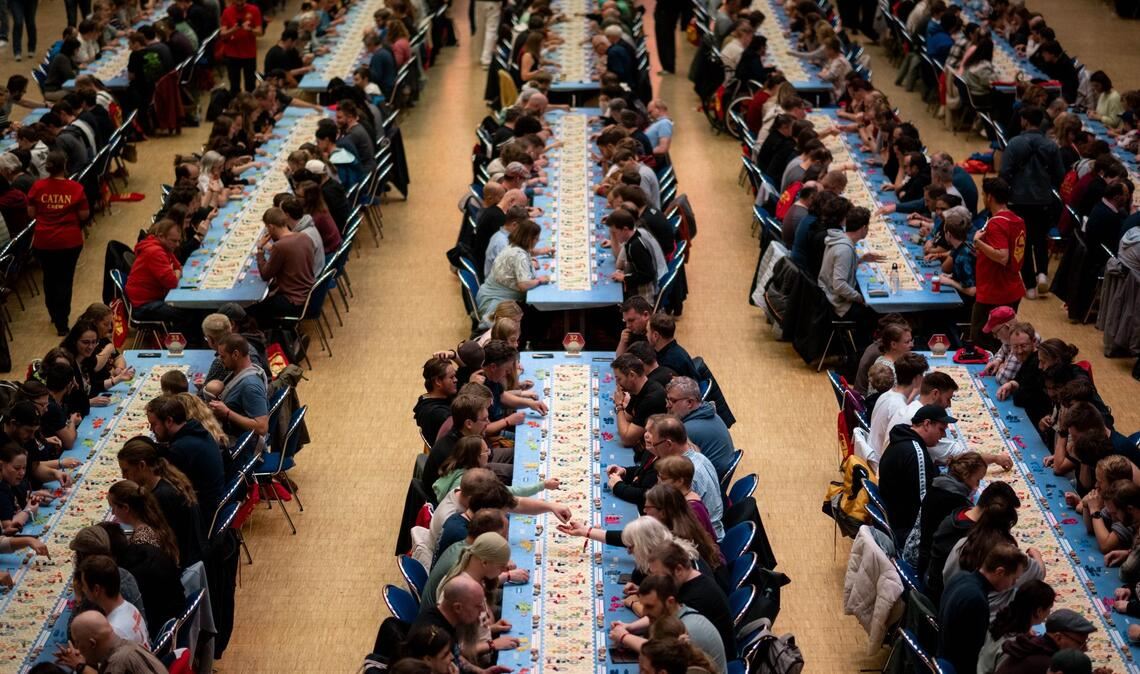 Dem Unternehmen Kosmos zufolge ist Catan binnen 30 Jahren mit vielen Erweiterungen mehr als 45 Millionen Mal in gut 100 Ländern verkauft worden.