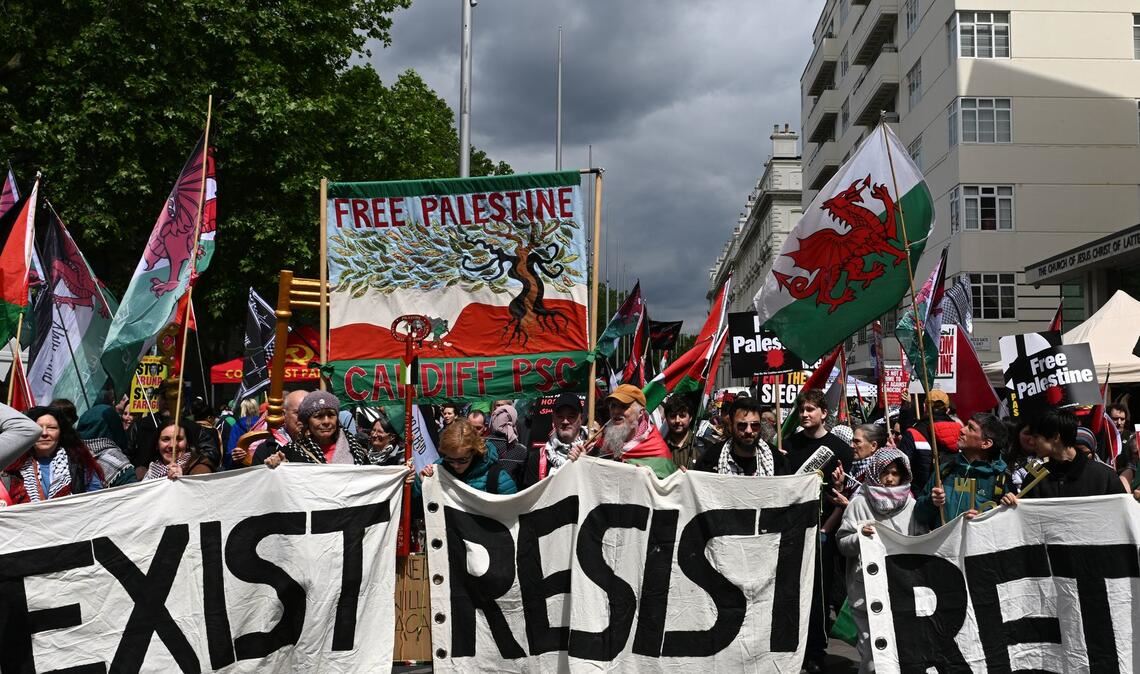 Demonstranten nehmen an einem Pro-Palästina-Marsch in London teil.
