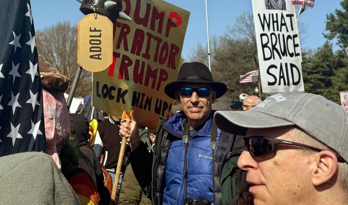Demonstranten werfen der Trump-Regierung Faschismus vor.