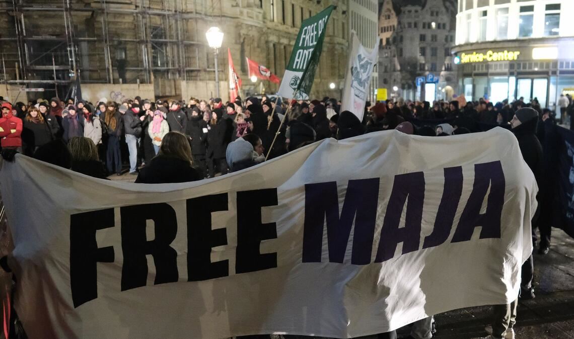 Demonstration in Leipzig gegen das Urteil im Fall Maja T. Auch in Berlin gingen mehrere hundert Menschen auf die Straße.