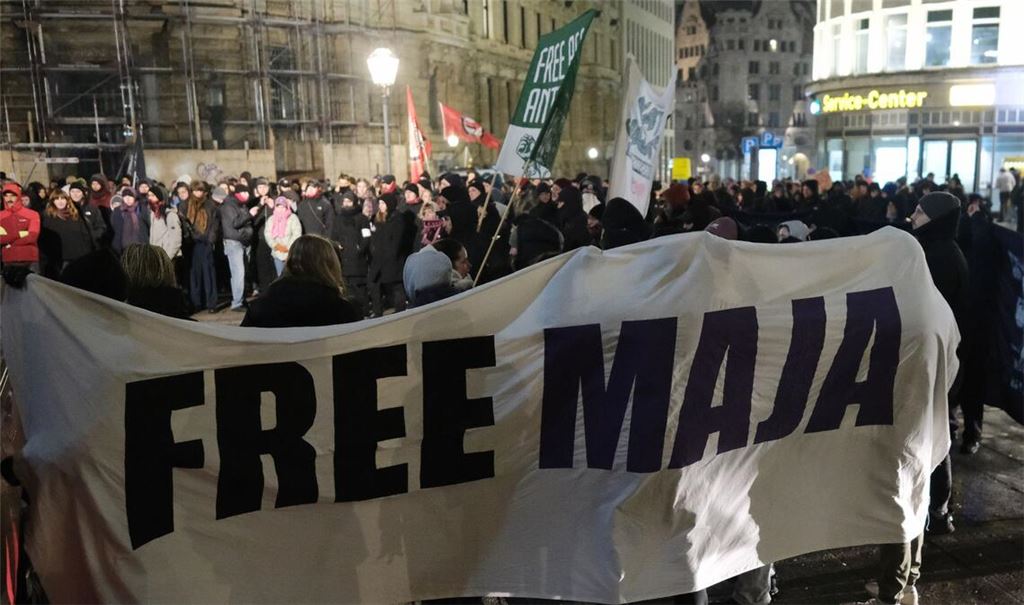 Demonstration in Leipzig gegen das Urteil im Fall Maja T. Auch in Berlin gingen mehrere hundert Menschen auf die Straße.