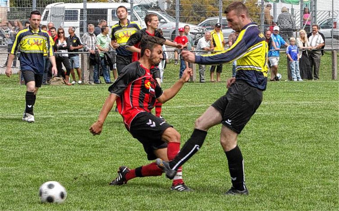 Den 4:1-Erfolg der Sportfreunde Mühlacker (in Rot) gegen den Türkischer SV Mühlacker beim Stadtpokal Anfang August in Lienzingen wollen beide Seiten nicht als Maßstab gelten lassen.Foto: Eigner