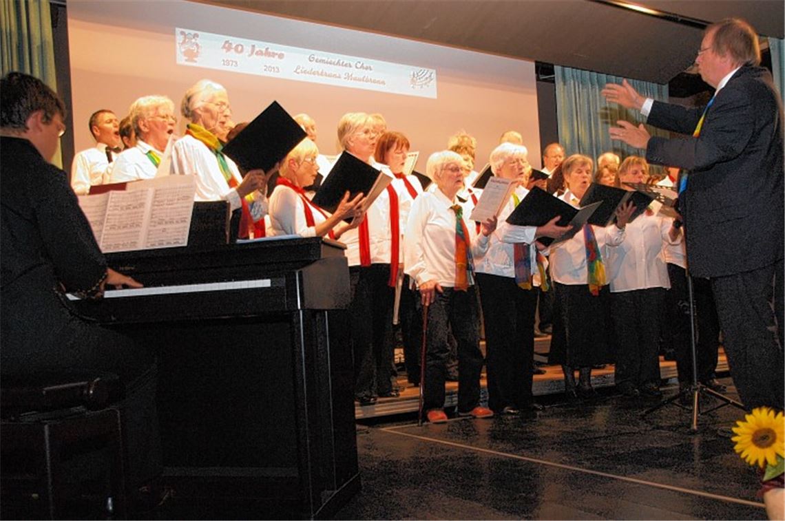 Den Abschluss gestalten gemischter Chor und Vokalensemble Intakt gemeinsam.