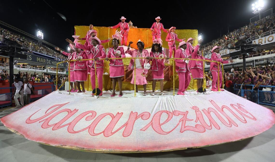 Den Auftakt machte die Schule "Unidos do Jacarezinho".
