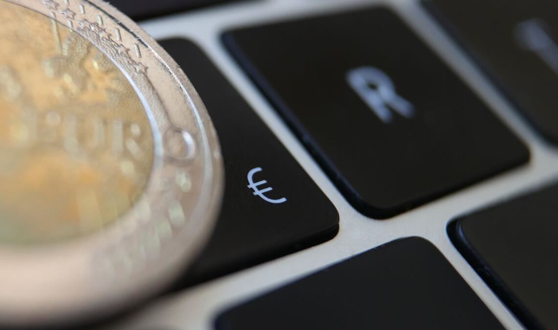 Den Euro könnte es in ein paar Jahren in neuer Form geben: Eine digitale Version würde Schein und Münze ergänzen. Die Vorarbeiten zum digitalen Euro laufen seit geraumer Zeit (Symbolfoto).