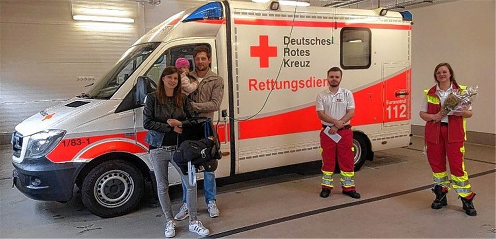 Dank an Helfer: Im Auto sicher zur Welt gebracht