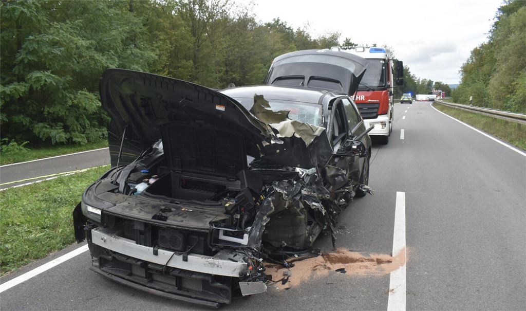 Den Helfern an der Unfallstelle präsentiert sich ein Bild der Zerstörung. Foto: Myroshnichenko