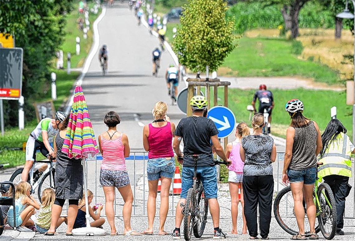 Den Mühlacker Triathlon im vergangenen Jahr haben Tausende Menschen am Streckenrand vefolgt.Archivfoto: Schüller