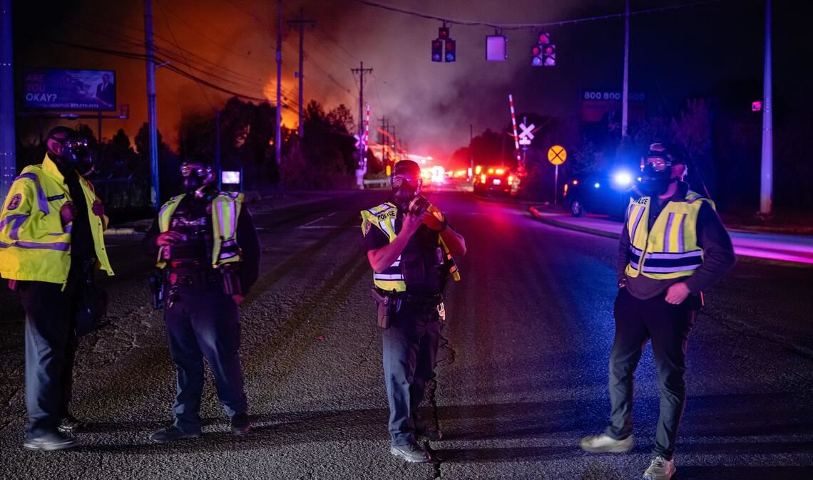 Den Rettungskräften dürfte eine lange Nacht bevorstehen.