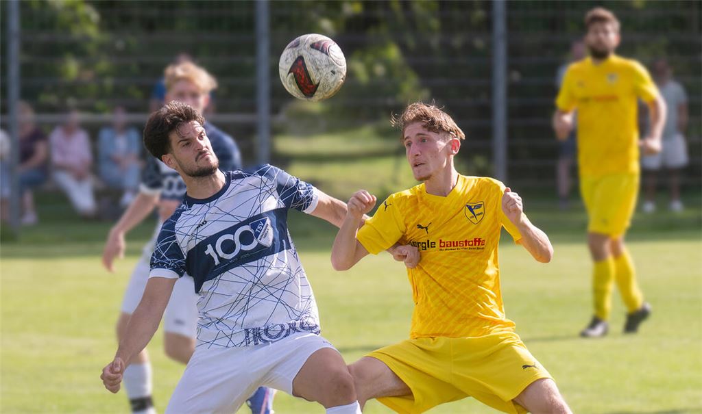 Den Sieg fest im Blick hat der TSV Phönix (in Gelb) gegen Münchingen. Foto: Fotomoment