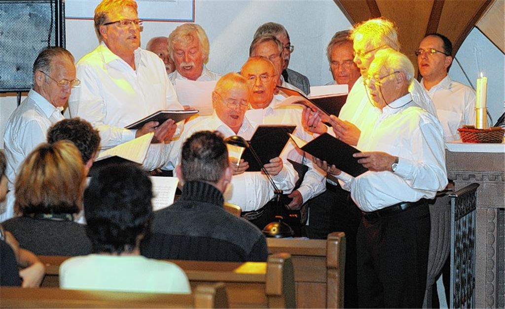 Den „Wind of Change“ lassen die Sänger des Liederkranz Serres beim Konzert durch die Kirche wehen.