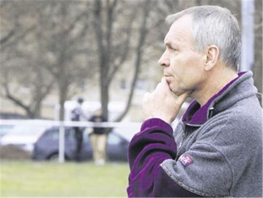 Denkaufgabe für Iptingens Trainer Karlheinz Rapp: Wie knackt man den Tabellenführer Kleinglattbach? Foto: Eigner