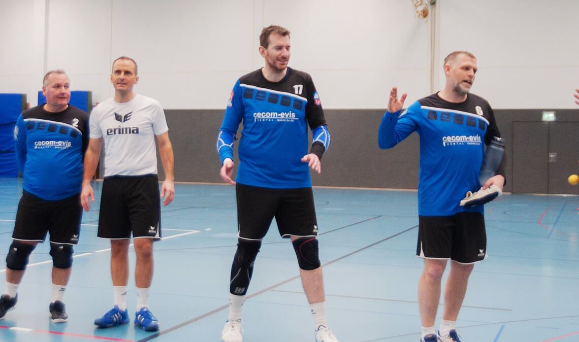 Denkbar knapp verpassen die Männer des TV Hohenklingen am Samstag den Einzug in die zweite Runde beim Turnier in der Knittlinger Sporthalle. 