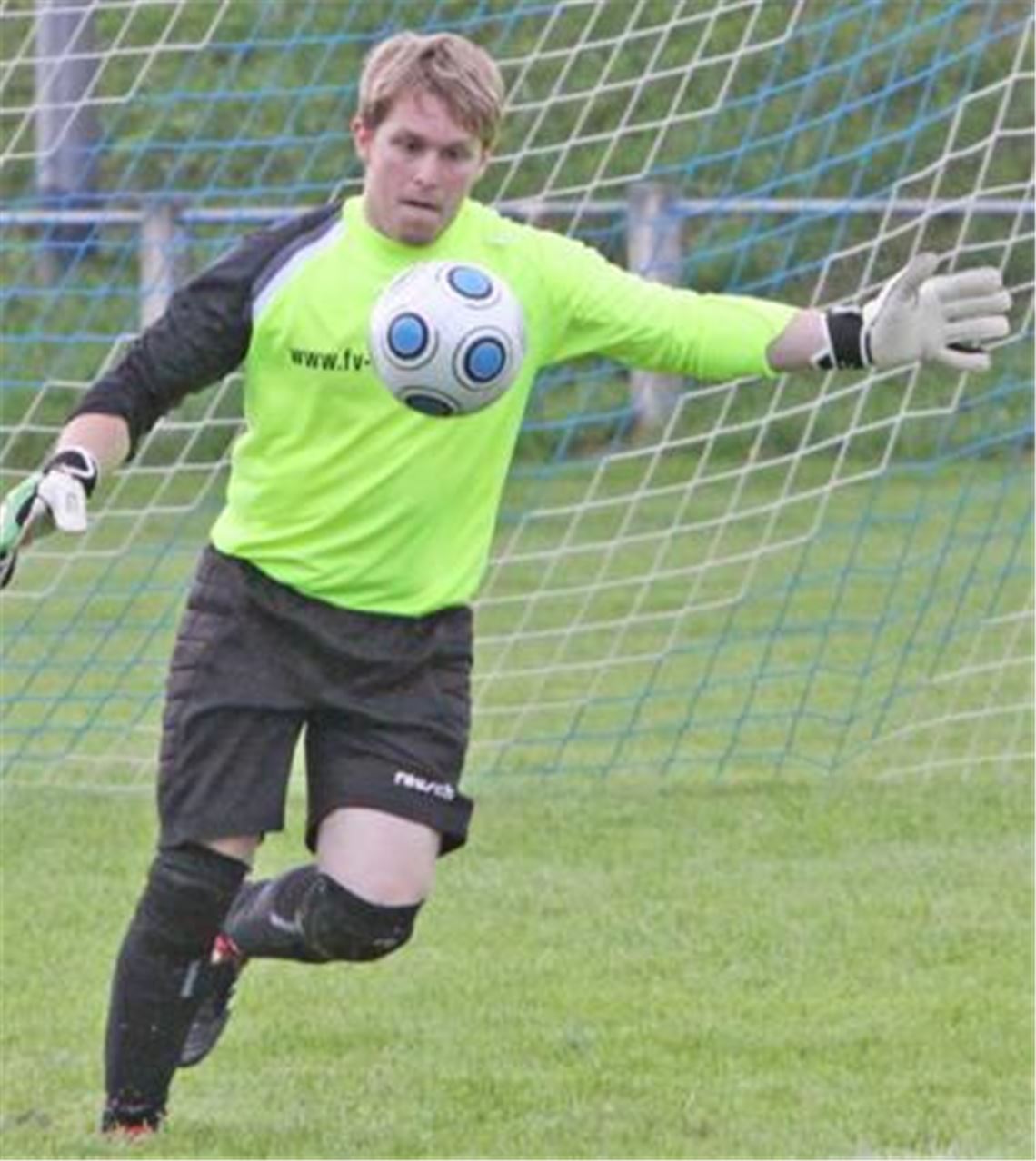 Dennis Genthner ist zurzeit eine Art Lebensversicherung für den FV Knittlingen. Seit Wochen präsentiert sich der Schlussmann in Topform und bewahrt seine scheinbar vom Pech verfolgte Mannschaft immer wieder vor Schlimmerem. Foto: Eigner