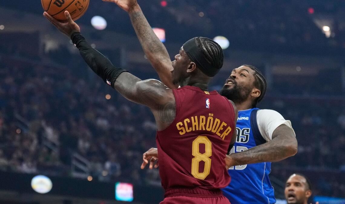 Dennis Schröder musste sich mit Cleveland diesmal Dallas geschlagen geben.