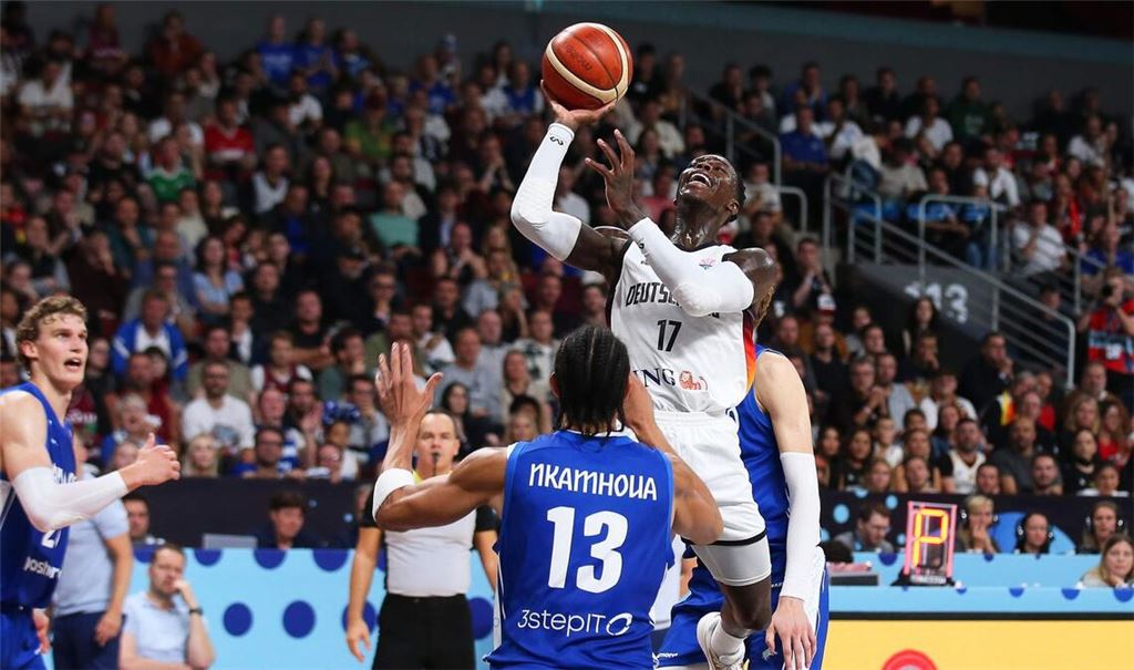 Dennis Schröder will die deutschen Basketballer auch zum EM-Titel führen.