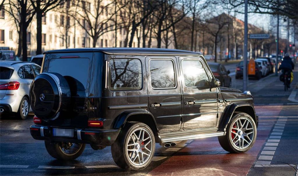 Der 18-Jährige war in einem Mercedes AMG G 63 unterwegs. (Symbolbild)
