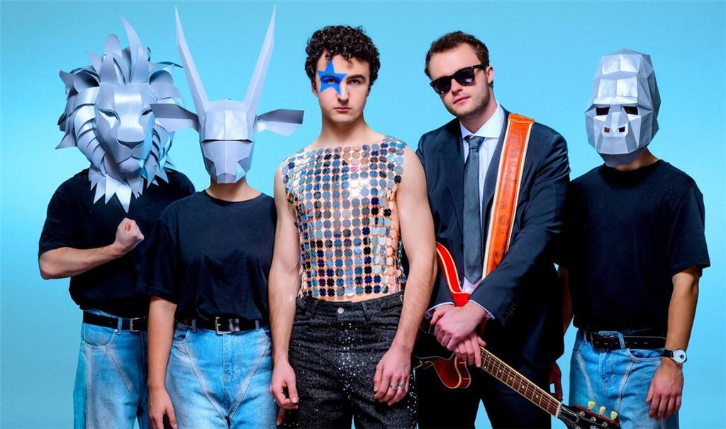 Der 19-jährige Sänger Cosmó vertritt Österreich beim 70. ESC im Mai in Wien