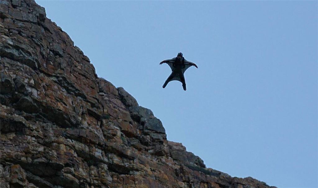 Der 47-Jährige starb bei einem Wingsuit-Flug. (Symbolbild)