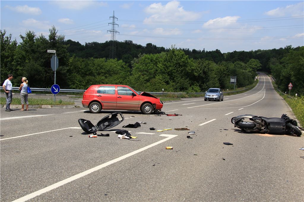 Der 55-jähriger Rollerfahrer musste erstversorgt und in ein Krankenhaus gebracht werden. Foto: Recken 