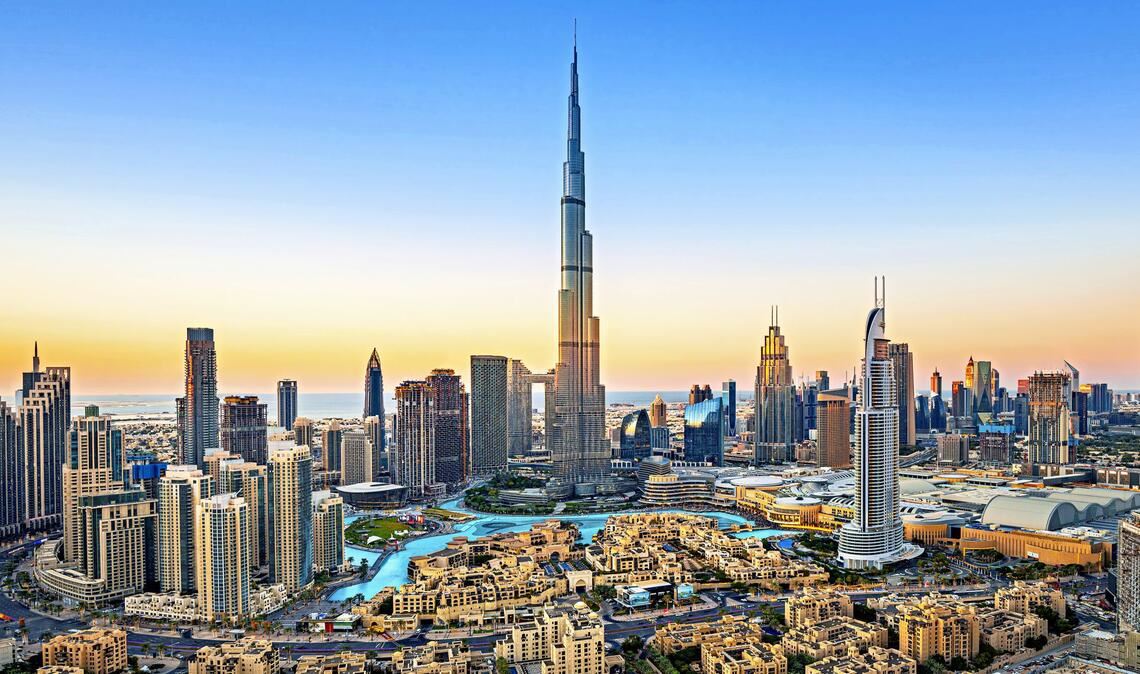 Der 830 Meter hohe Burj Khalifa prägt Dubais Skyline.