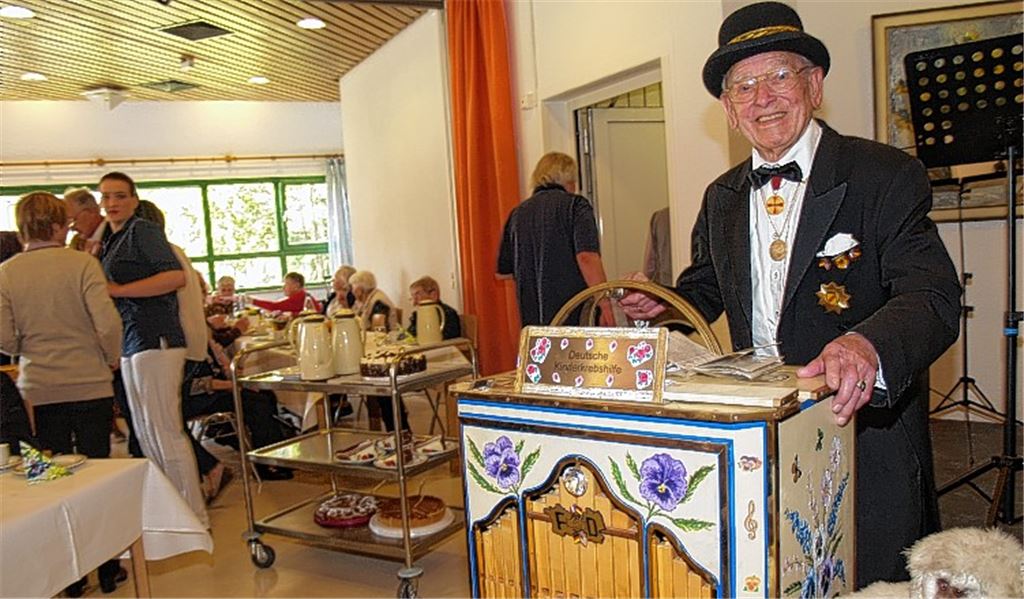 Rotarier bringen gute Laune ins Seniorenheim