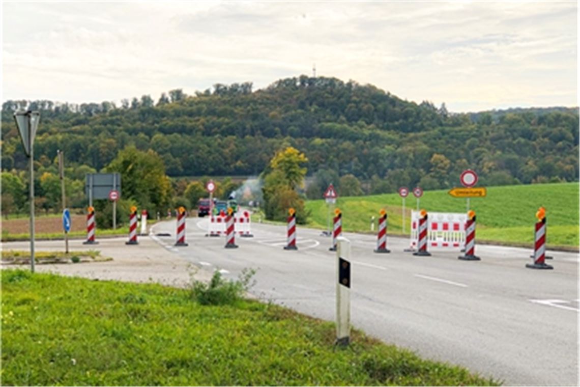 Der Abschnitt der B35 bei Maulbronn ist seit dem Unfall am Montag voll gesperrt. Abgesehen davon ist die Bundesstraße zwischen Lienzingen und Knittlingen derzeit in beide Richtungen befahrbar. Foto: Willimek
