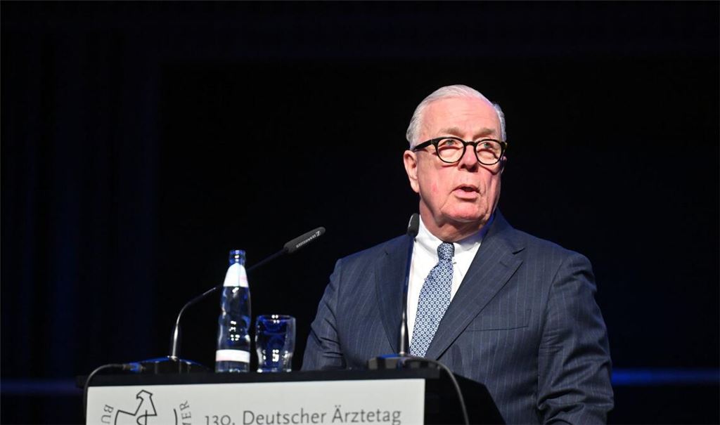 Der Ärztepräsident forderte, das Spargesetz auf "Hold" zu stellen.