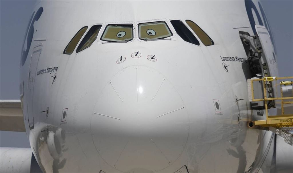 Der Airbus A380 ist das größte Passagierflugzeug der Welt und bietet je nach Konfiguration Platz für 450 bis über 600 Passagiere auf zwei durchgängigen Decks. An Bord des am Montag (2. März) von Abu Dhabi nach München gestarteten A380 der Lufthansa  waren aber lediglich die beiden Piloten.