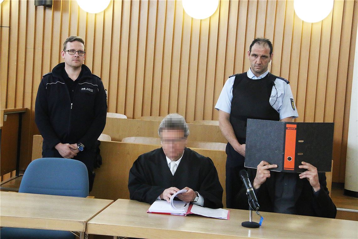 910_0008_108945_wack_Brandstiftung_Auftakt_Gericht_Angek