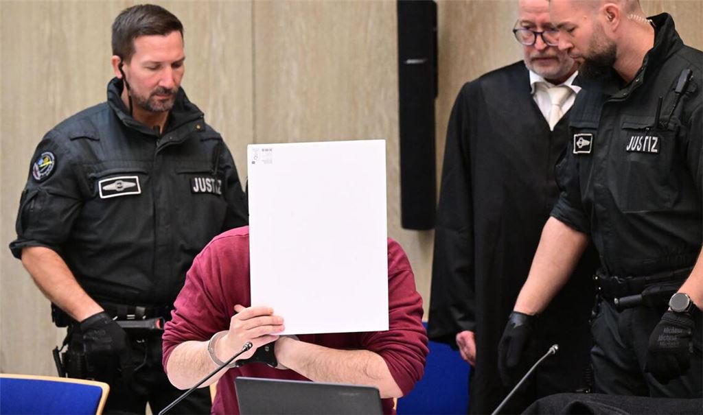 Der Angeklagte muss sich vor dem Landgericht Mannheim verantworten.