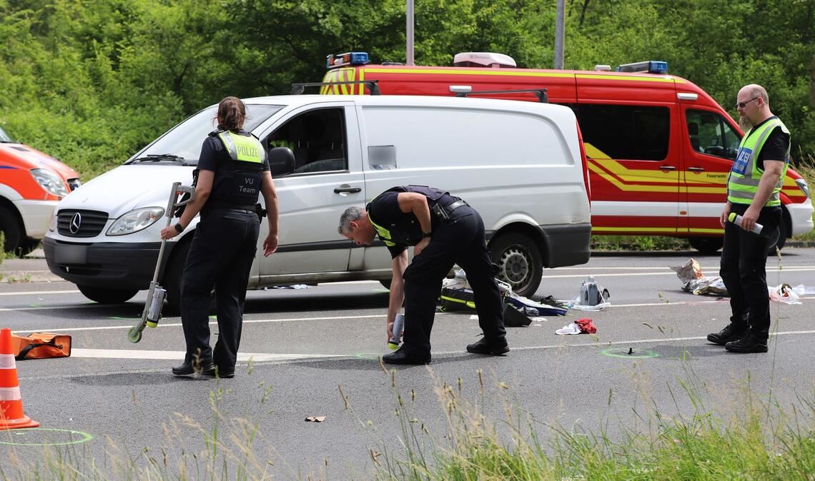 Der Angeklagte soll im Juni 2025 mit seinem Auto in Hürth bei Köln in eine Gruppe von Grundschulkindern gefahren sein. (Archivbild)