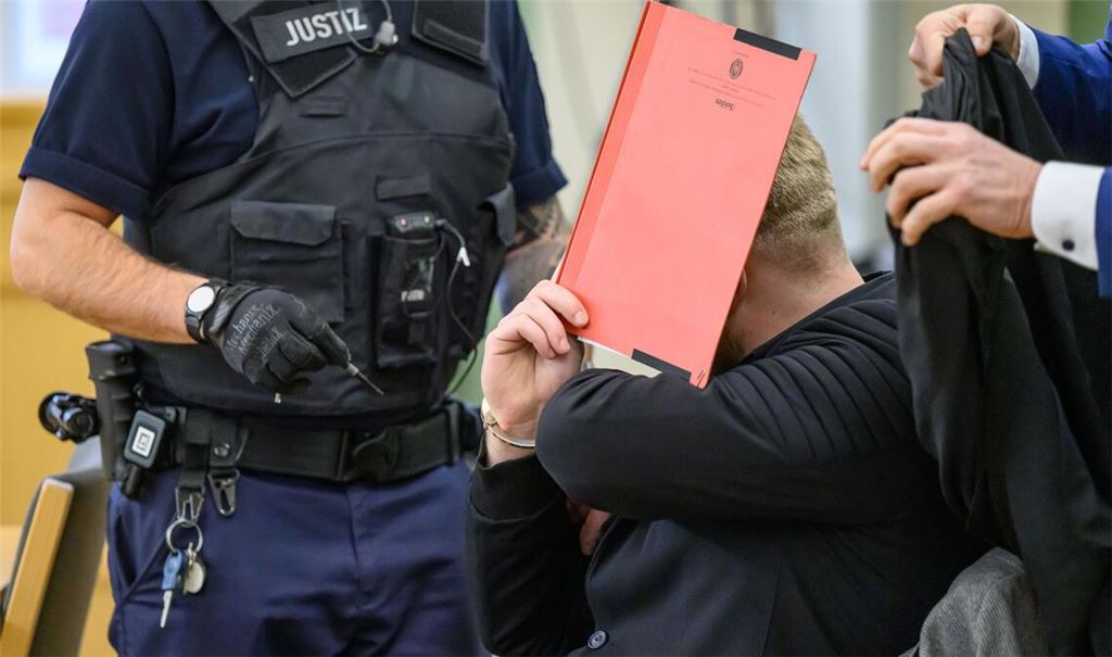 Der Angeklagte wurde zu einer mehrjährigen Haftstrafe verurteilt.